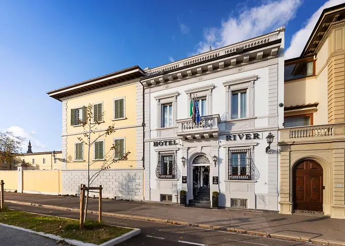 Lhp Hotel River & Spa